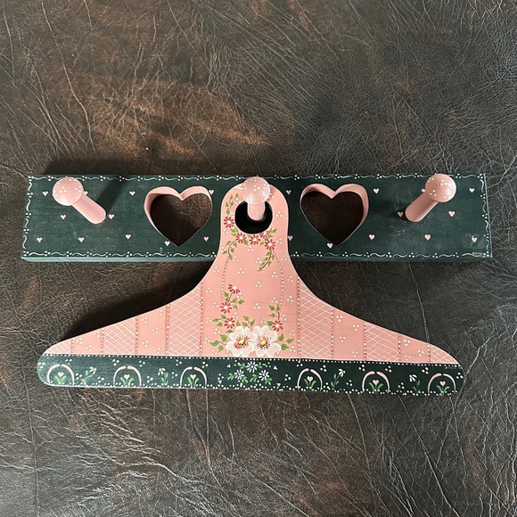 Decorative handmade Wood Peg Plaque with Hanger - Picture 1 of 3